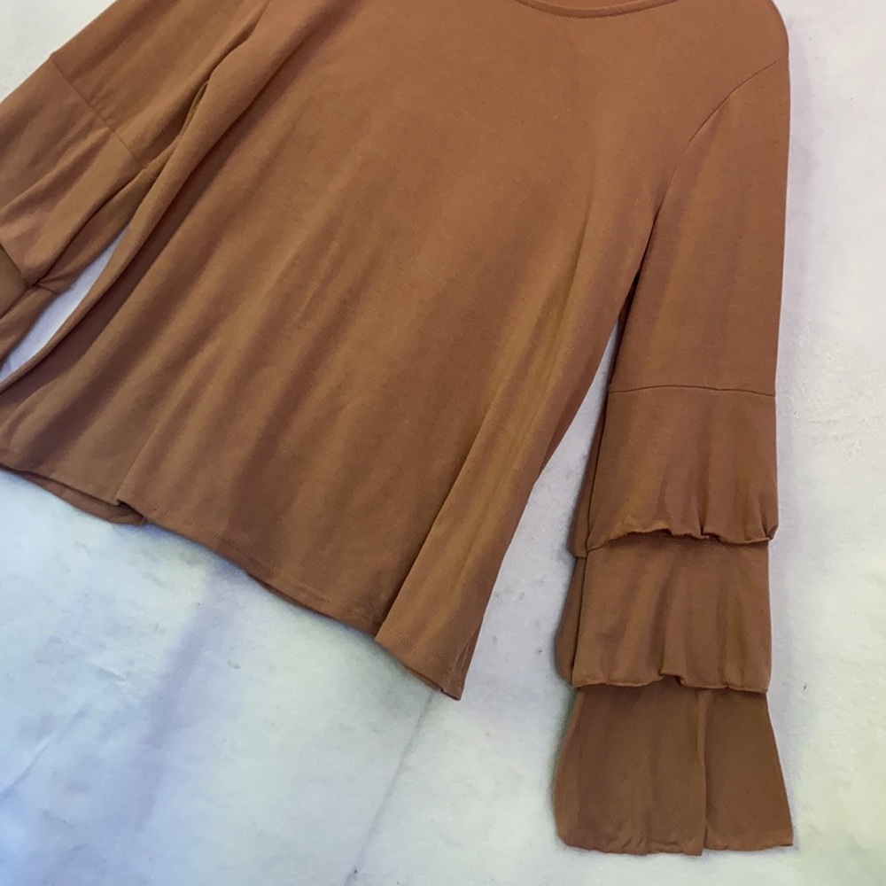 Blushing Heart Long Calypso Sleeve Top - Picture 7 of 8